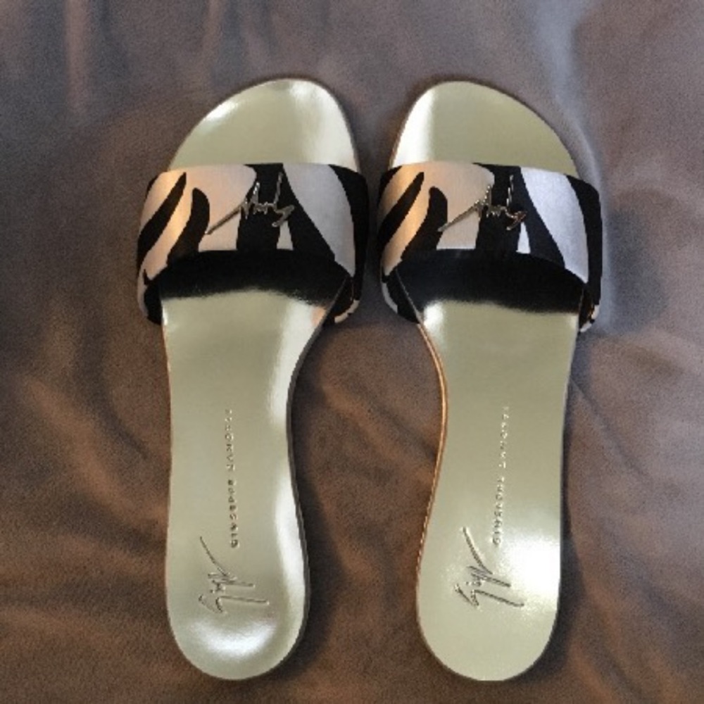 BRAND NEW!! Giuseppe Zanotti - Roll 10 Zebra US 7.5 | IT 37.5 (NIB)